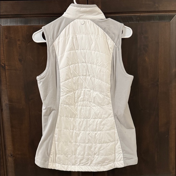 Zero restrictions Tess vest white/grey monogram “cypress point club” size small - Picture 6 of 7